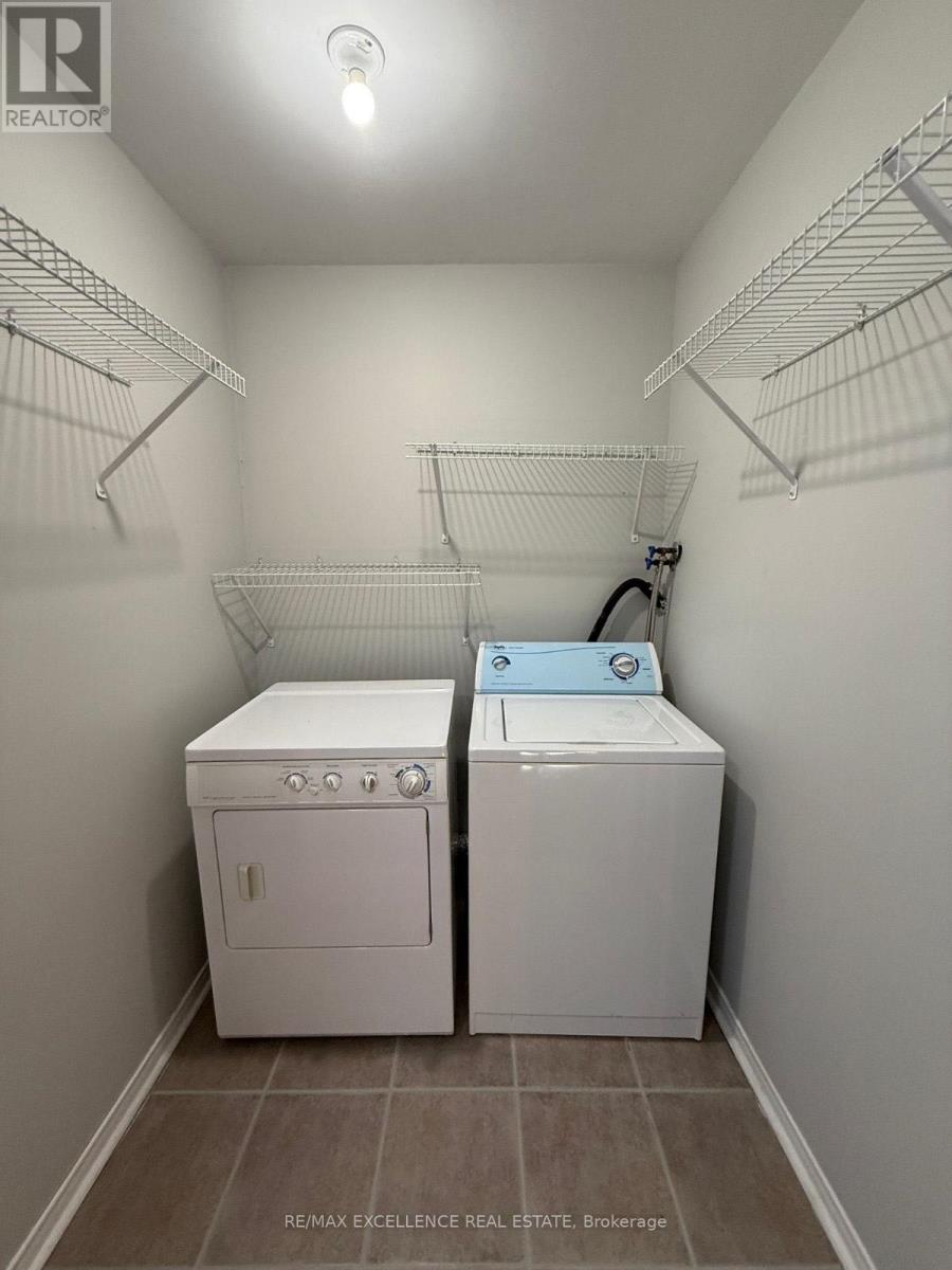 6 Corvette Court, Brampton (Fletcher's Meadow), Ontario  L7A 2H7 - Photo 10 - W12784738