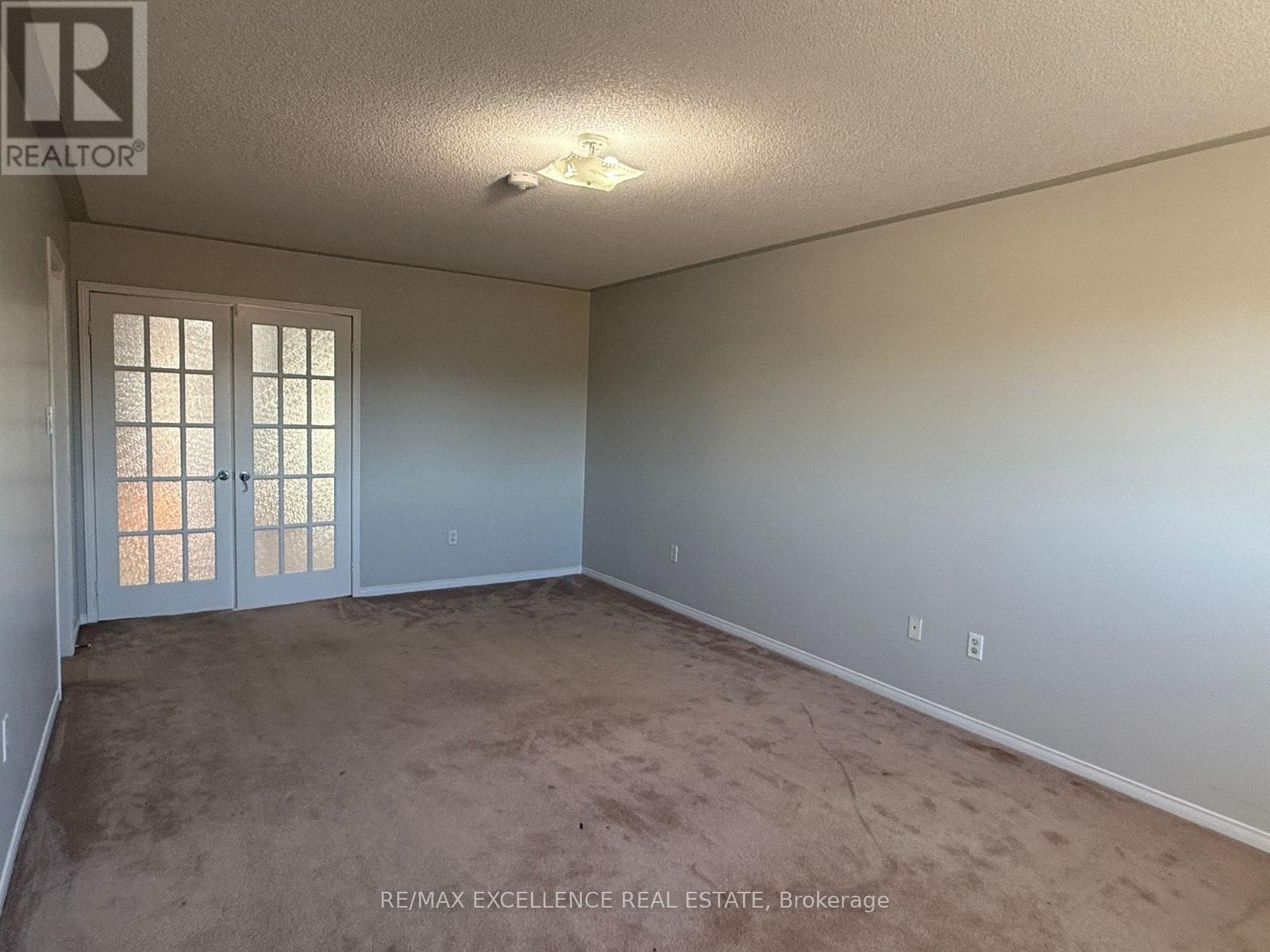 6 Corvette Court, Brampton (Fletcher's Meadow), Ontario  L7A 2H7 - Photo 5 - W12784738