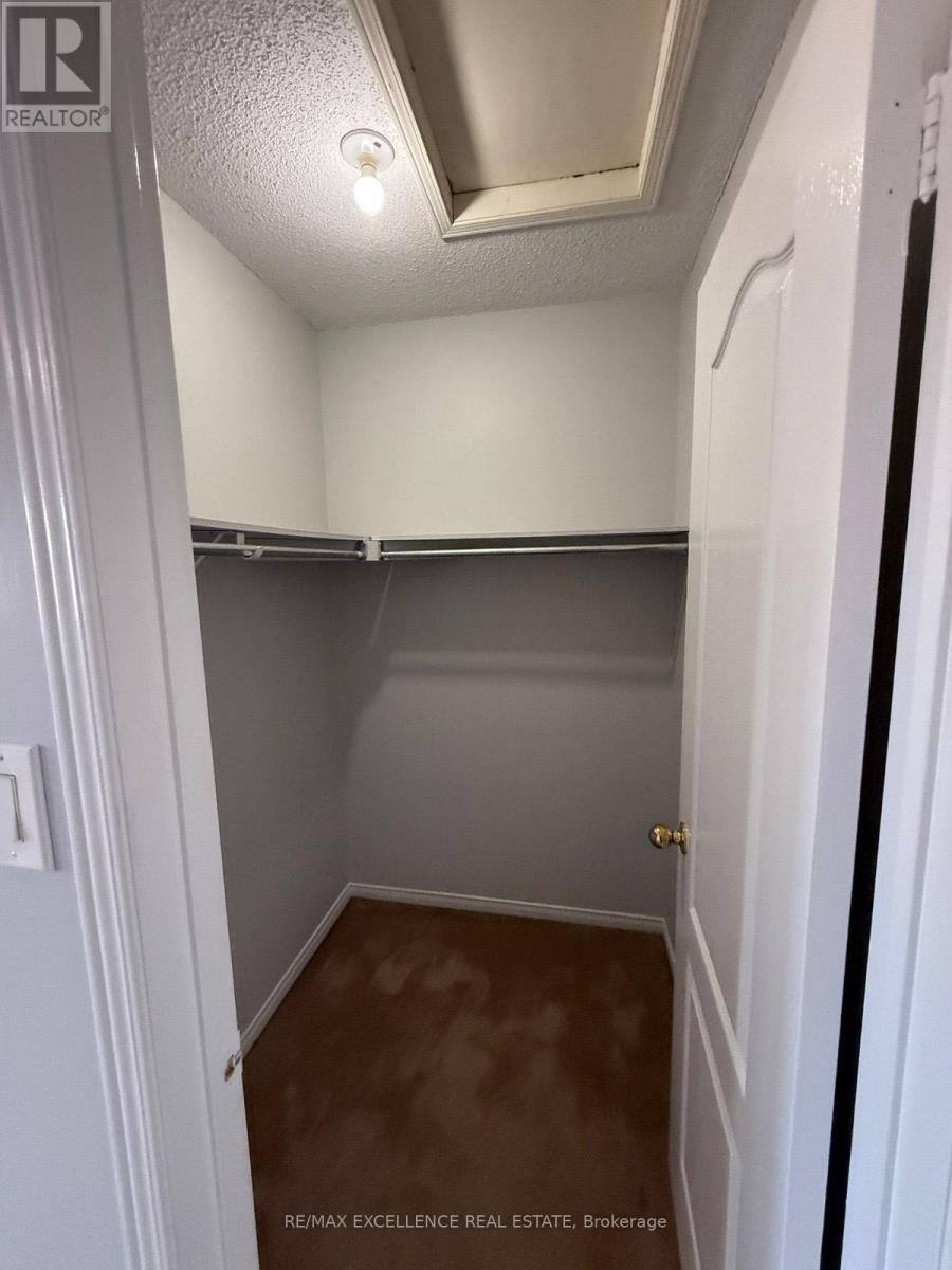 6 Corvette Court, Brampton (Fletcher's Meadow), Ontario  L7A 2H7 - Photo 6 - W12784738