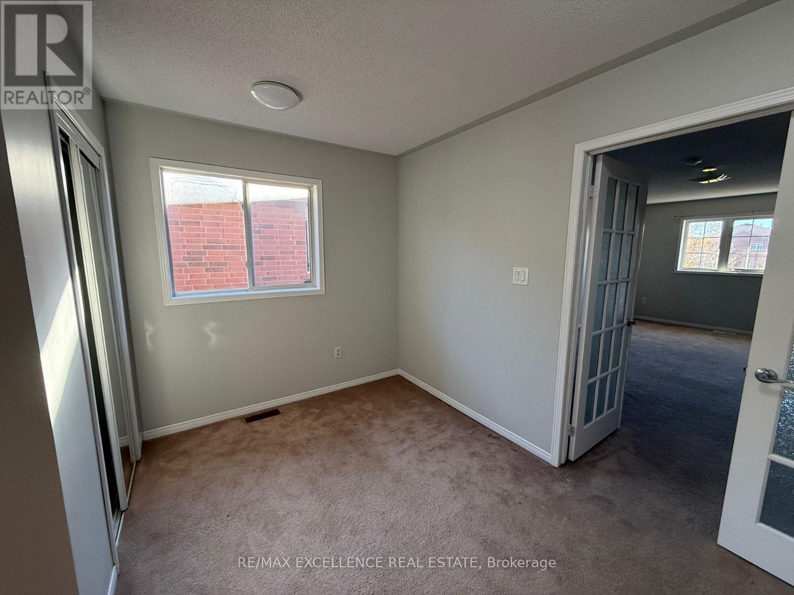 6 Corvette Court, Brampton (Fletcher's Meadow), Ontario  L7A 2H7 - Photo 7 - W12784738