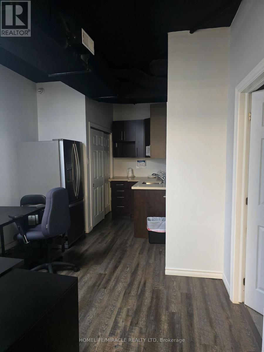 106 - 49 Hillcrest Avenue, Brampton (Queen Street Corridor), Ontario  L6W 4V4 - Photo 10 - W12784752