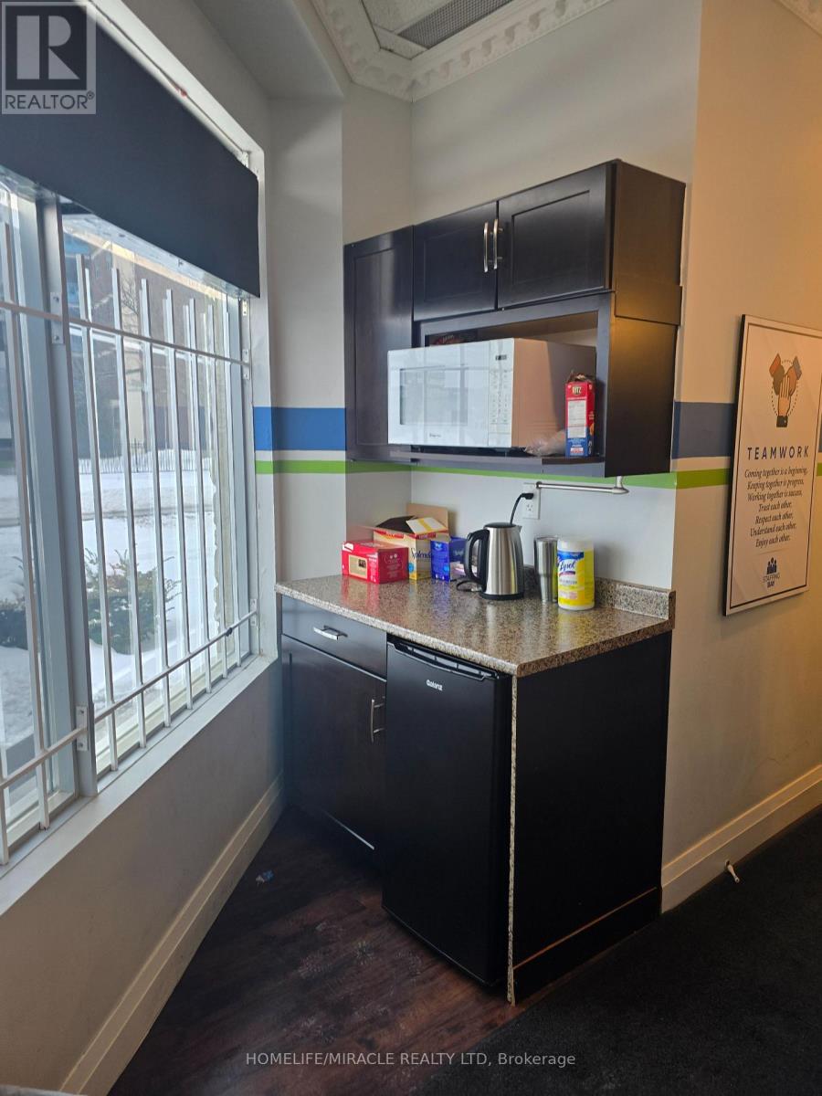 106 - 49 Hillcrest Avenue, Brampton (Queen Street Corridor), Ontario  L6W 4V4 - Photo 12 - W12784752