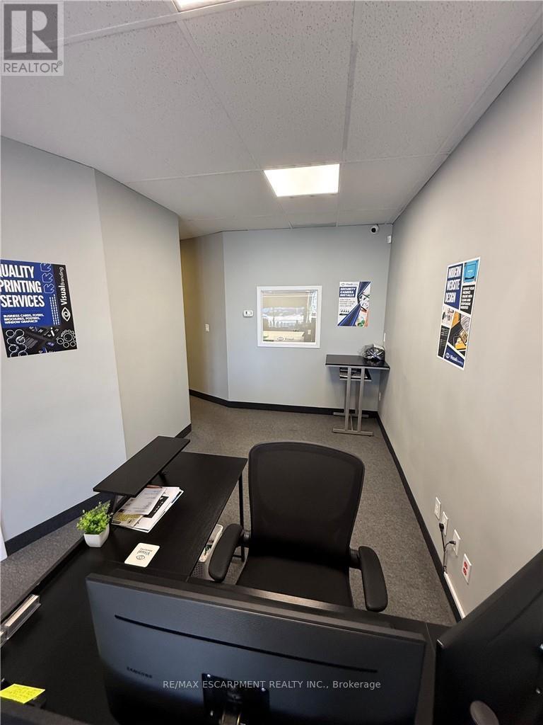 302 Brucedale Avenue, Hamilton (Inch Park), Ontario  L9A 1R1 - Photo 6 - X12784682