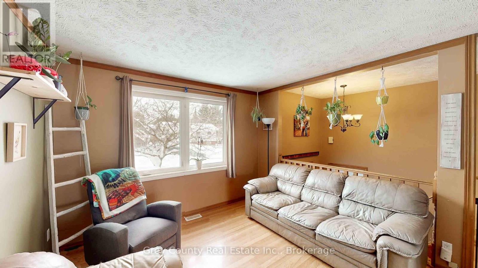 23 Brackenbury Street, Grey Highlands, Ontario  N0C 1H0 - Photo 12 - X12784794
