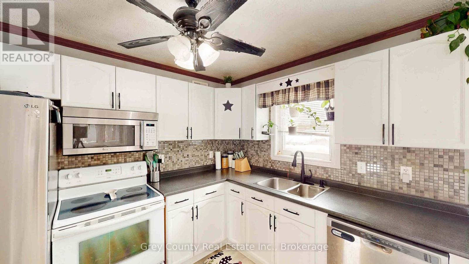 23 Brackenbury Street, Grey Highlands, Ontario  N0C 1H0 - Photo 18 - X12784794