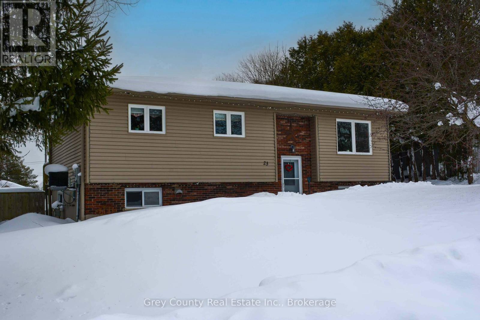 23 Brackenbury Street, Grey Highlands, Ontario  N0C 1H0 - Photo 2 - X12784794