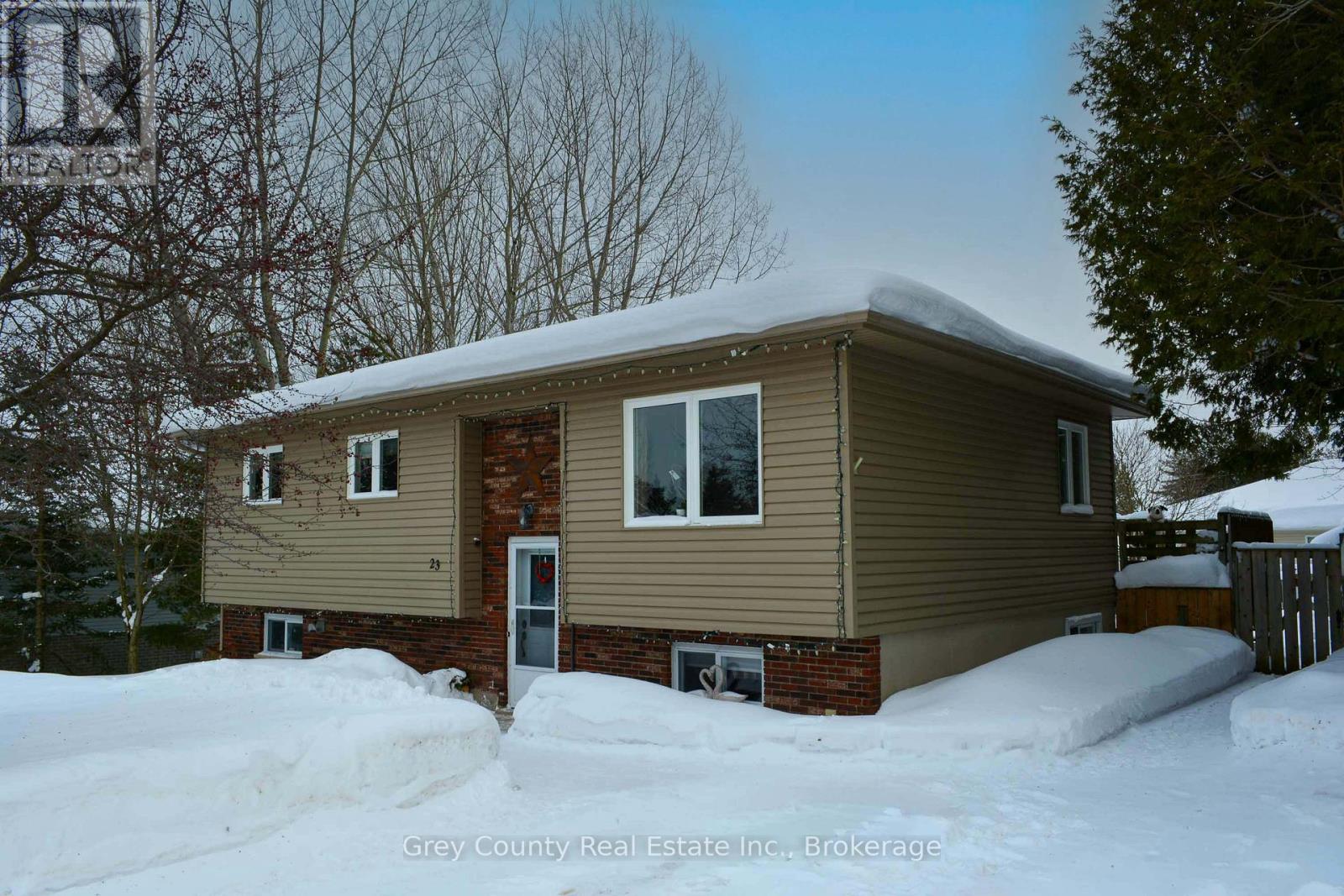 23 Brackenbury Street, Grey Highlands, Ontario  N0C 1H0 - Photo 3 - X12784794