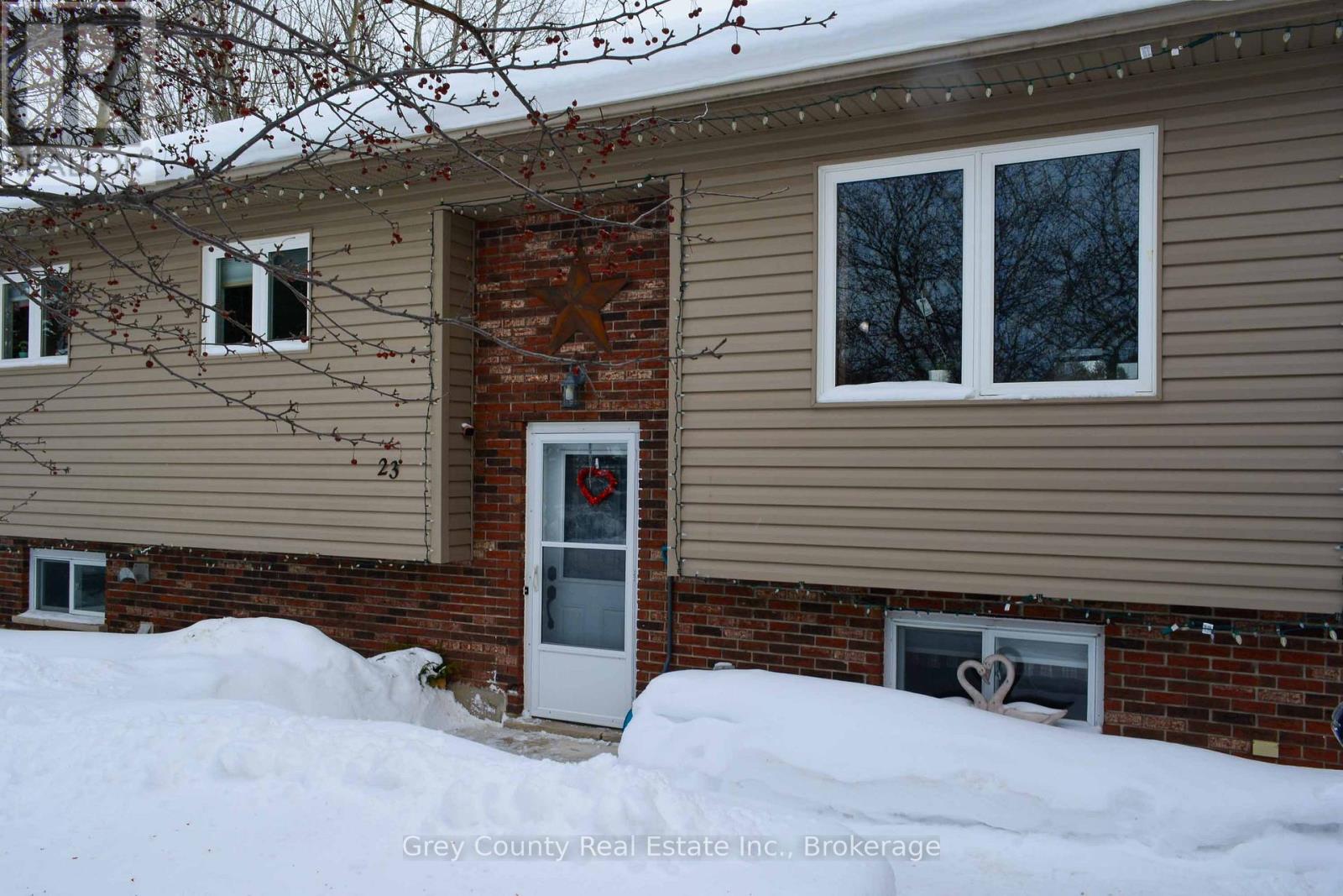 23 Brackenbury Street, Grey Highlands, Ontario  N0C 1H0 - Photo 4 - X12784794