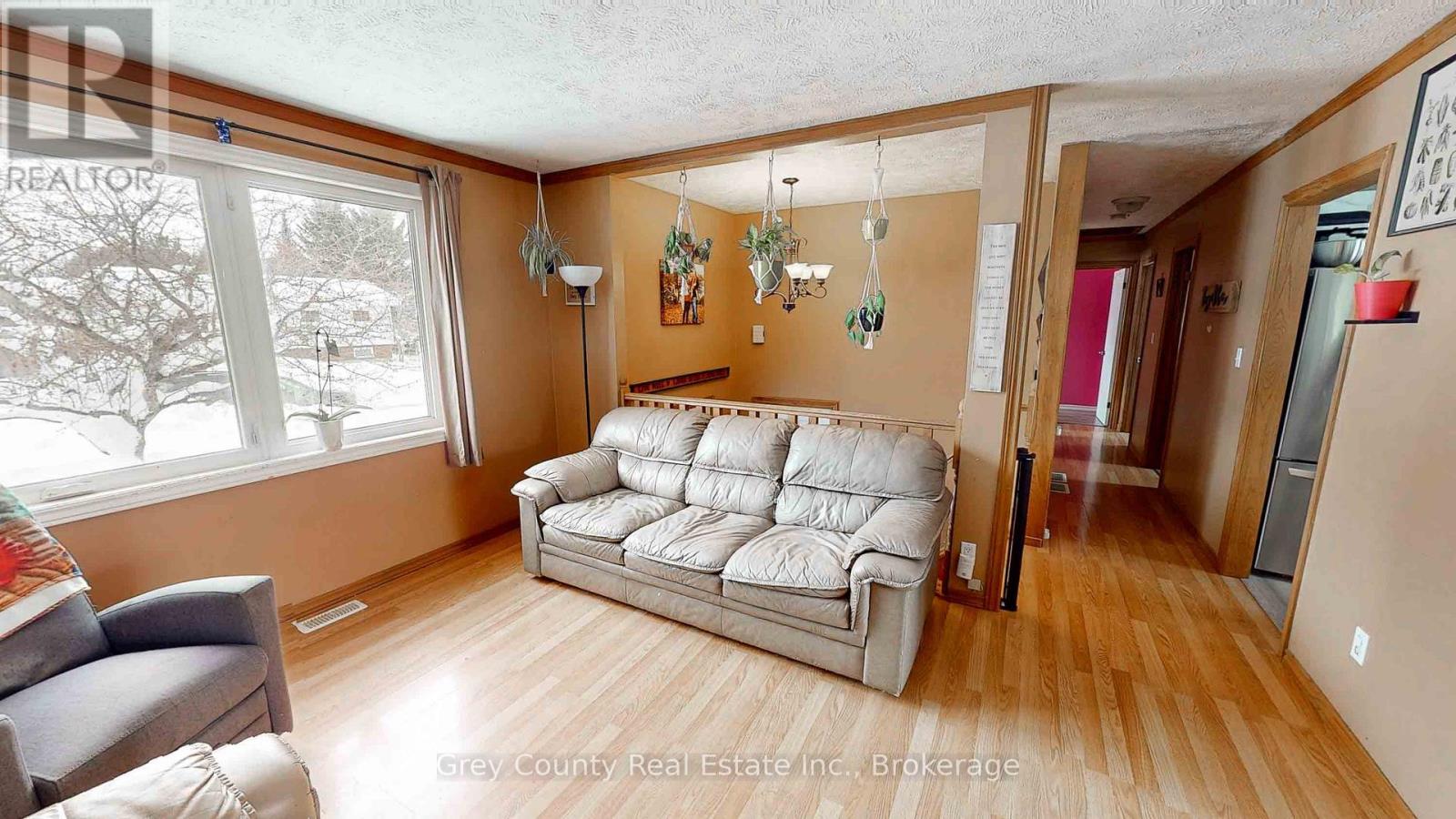 23 Brackenbury Street, Grey Highlands, Ontario  N0C 1H0 - Photo 9 - X12784794