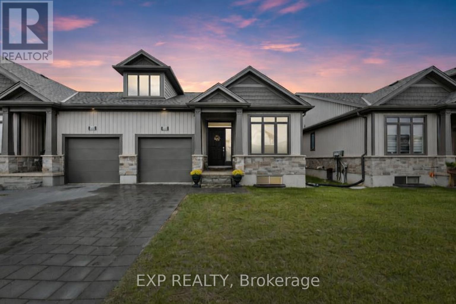 <div class="slider-price">$2,895 Monthly</div><p>2244 Evans Boulevard, London South, Ontario</p>