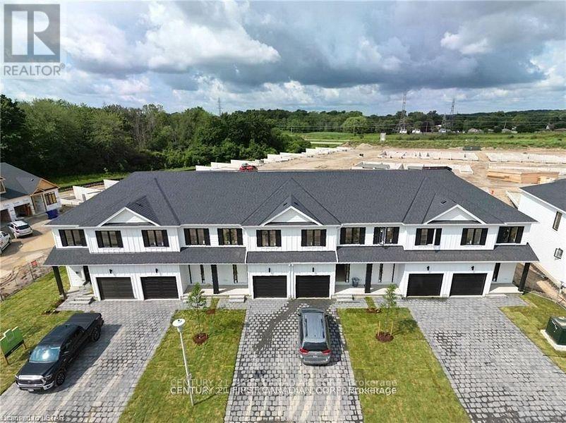 <div class="slider-price">$569,900</div><p>121 - 1960 Evans Boulevard, London South, Ontario</p>