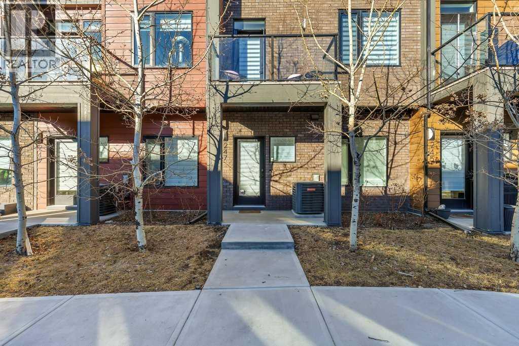 247 Greenbriar Common Nw, Calgary, Alberta  T3B 6J3 - Photo 2 - A2285870