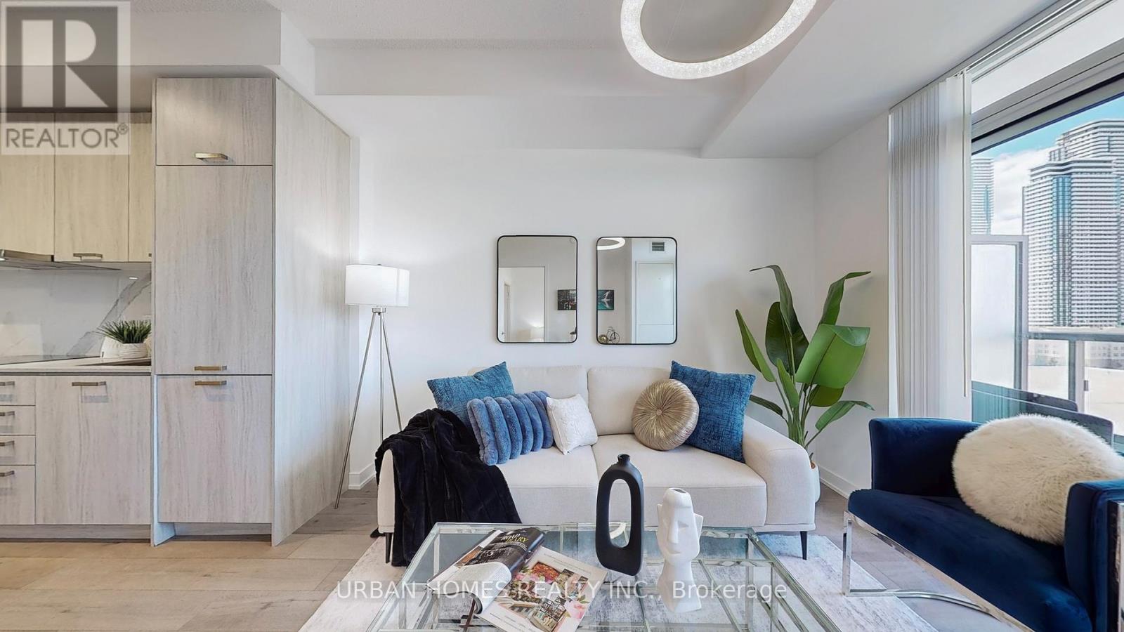 818 - 38 Honeycrisp Crescent, Vaughan, Ontario  L4K 0M7 - Photo 3 - N12781726