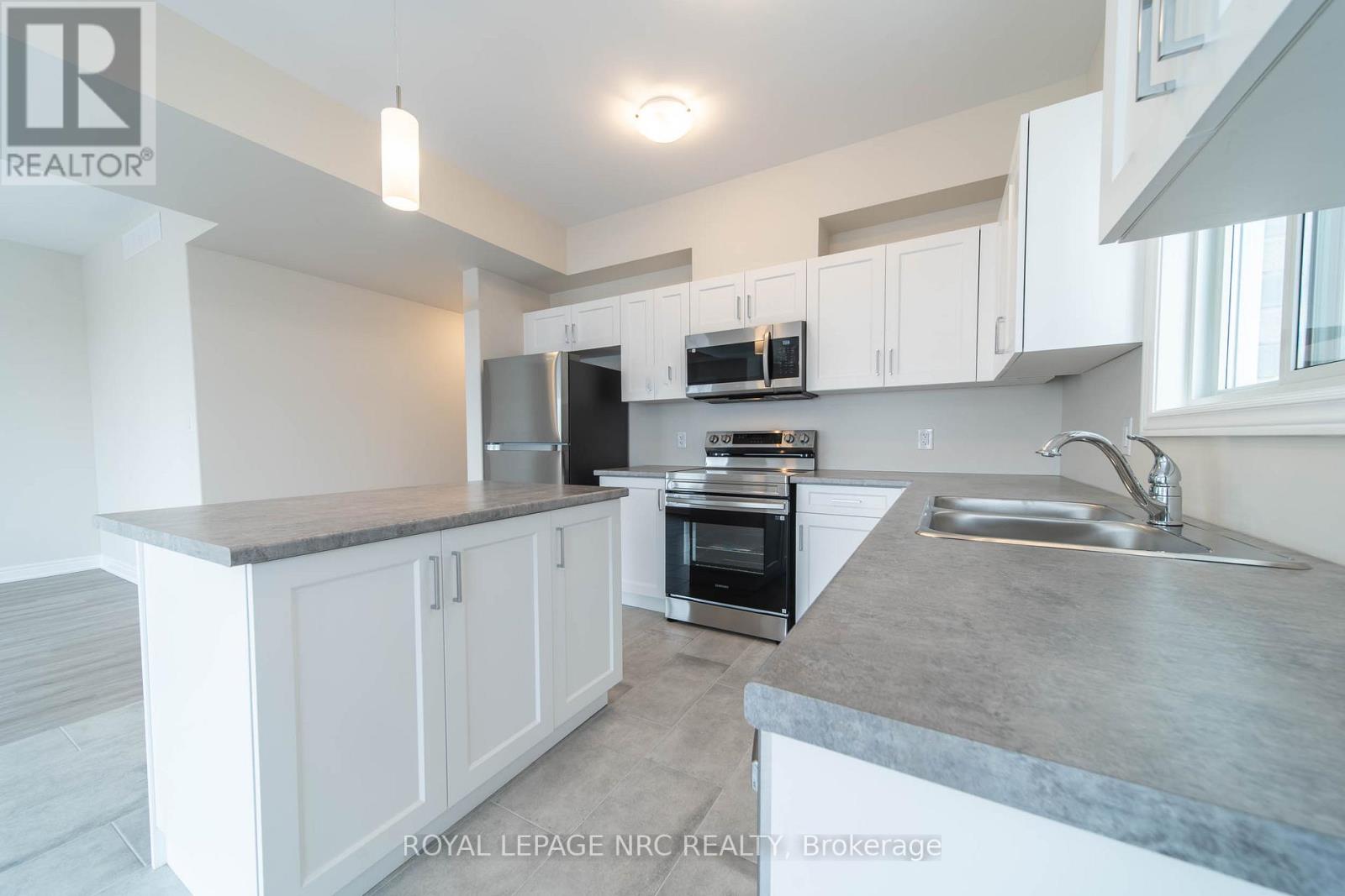 52 Wilson Drive, Thorold, Ontario  L2V 0G7 - Photo 4 - X12784910