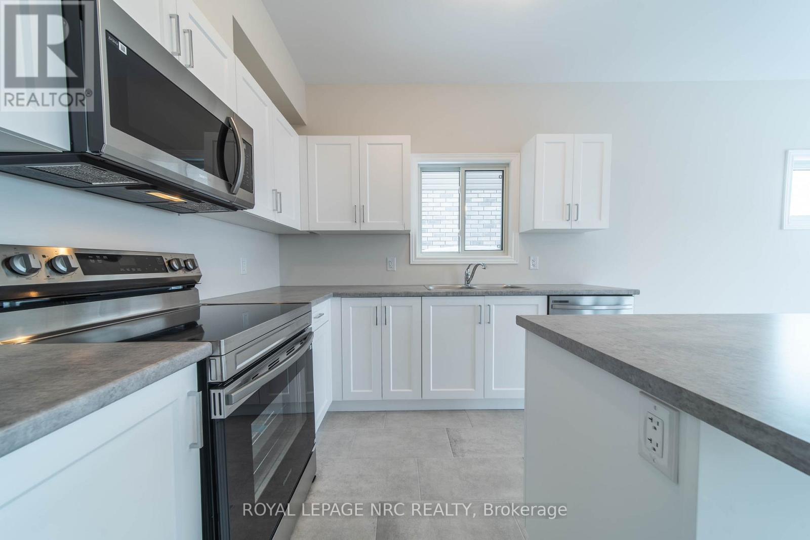 52 Wilson Drive, Thorold, Ontario  L2V 0G7 - Photo 6 - X12784910