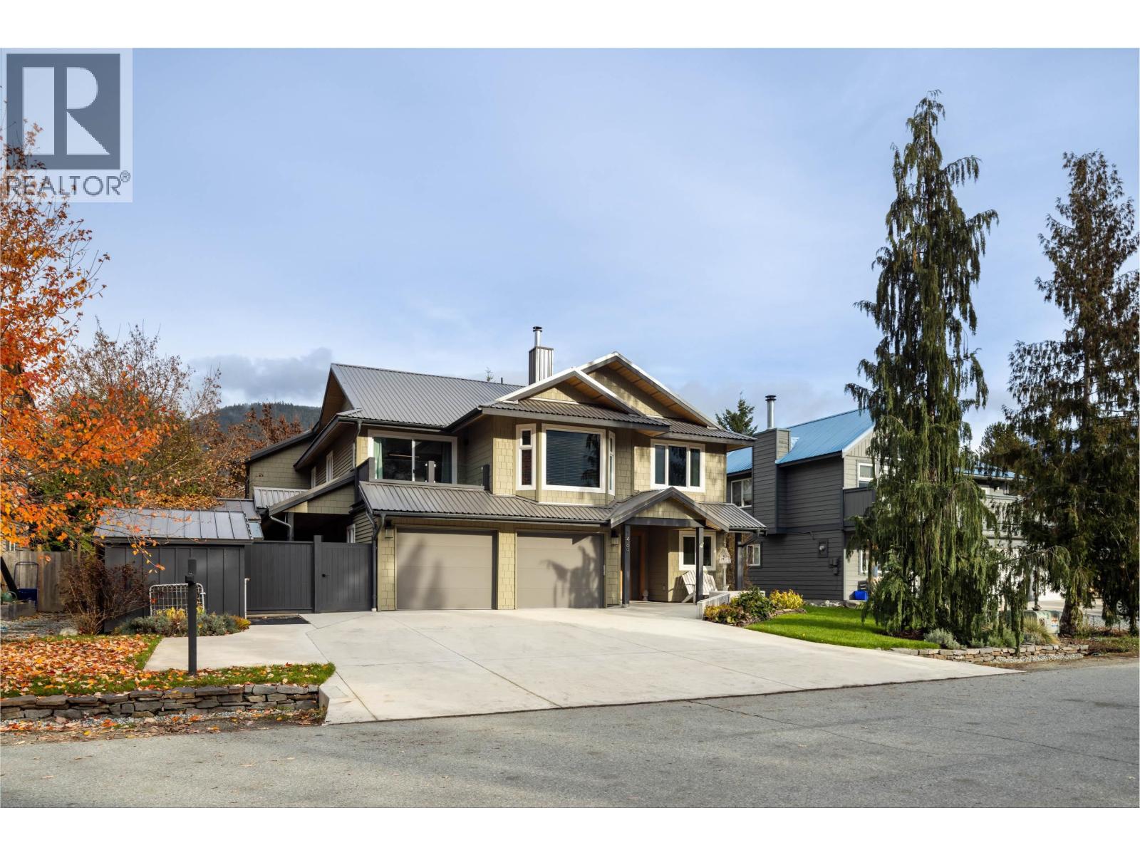 1469 Olive Street, Pemberton, British Columbia  V0N 2L0 - Photo 2 - R3067735