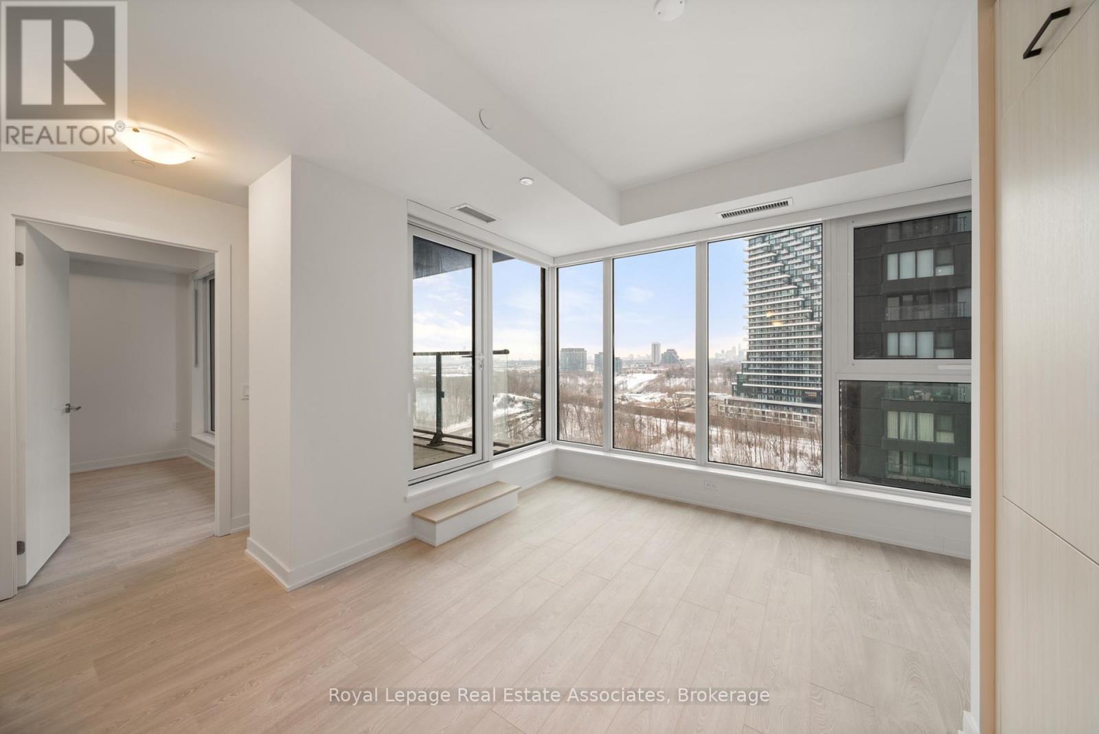 1004 - 1 Quarrington Lane, Toronto, Ontario  M3C 0S4 - Photo 4 - C12784804