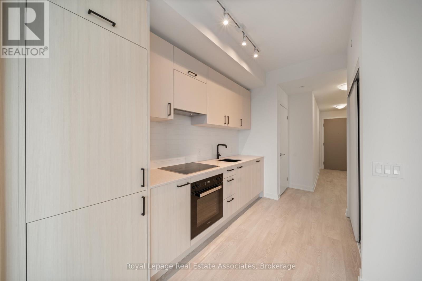 1004 - 1 Quarrington Lane, Toronto, Ontario  M3C 0S4 - Photo 8 - C12784804