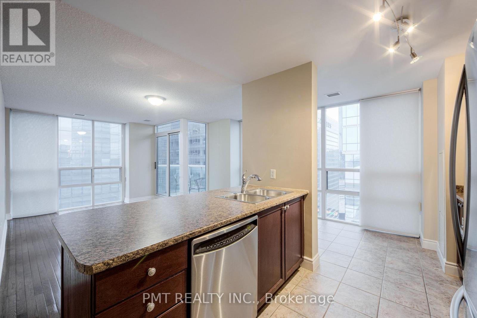 Ph06 - 30 Grand Trunk Crescent, Toronto, Ontario  M5J 3A4 - Photo 3 - C12784892