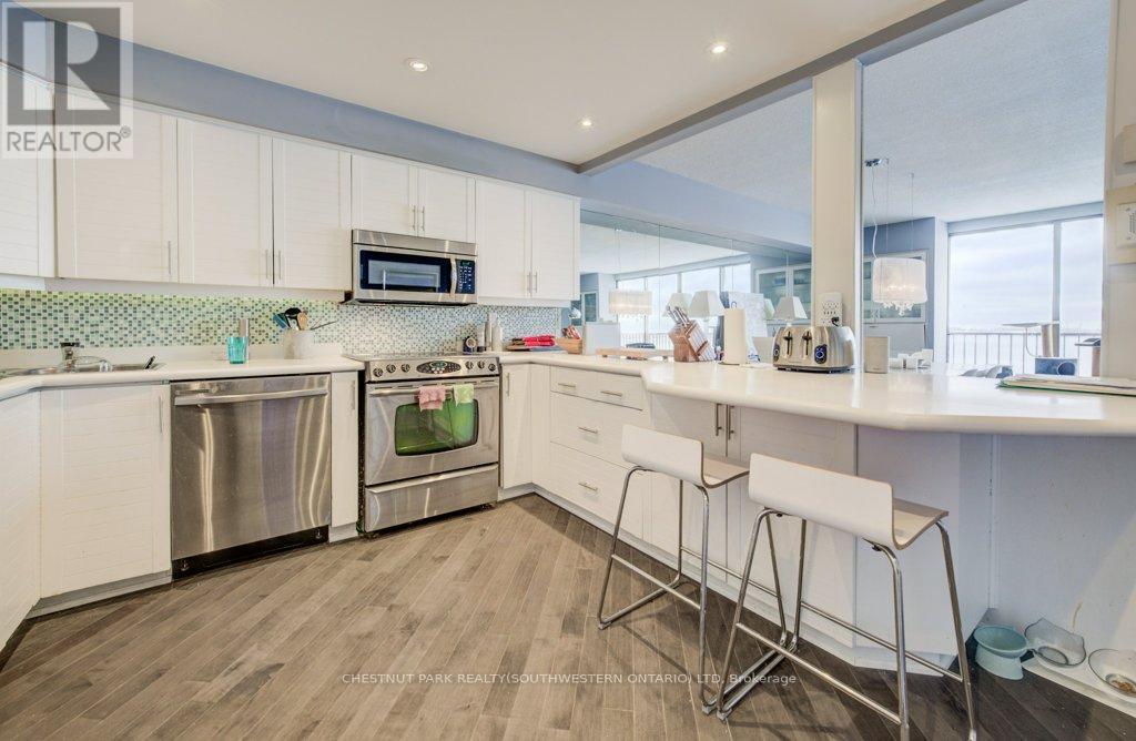 1017 - 33 Harbour Square, Toronto, Ontario  M5J 2G2 - Photo 10 - C12784908