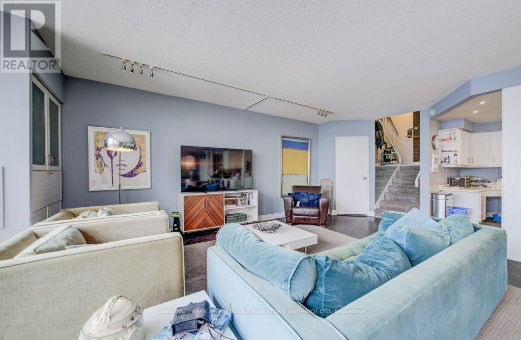 1017 - 33 Harbour Square, Toronto, Ontario  M5J 2G2 - Photo 17 - C12784908