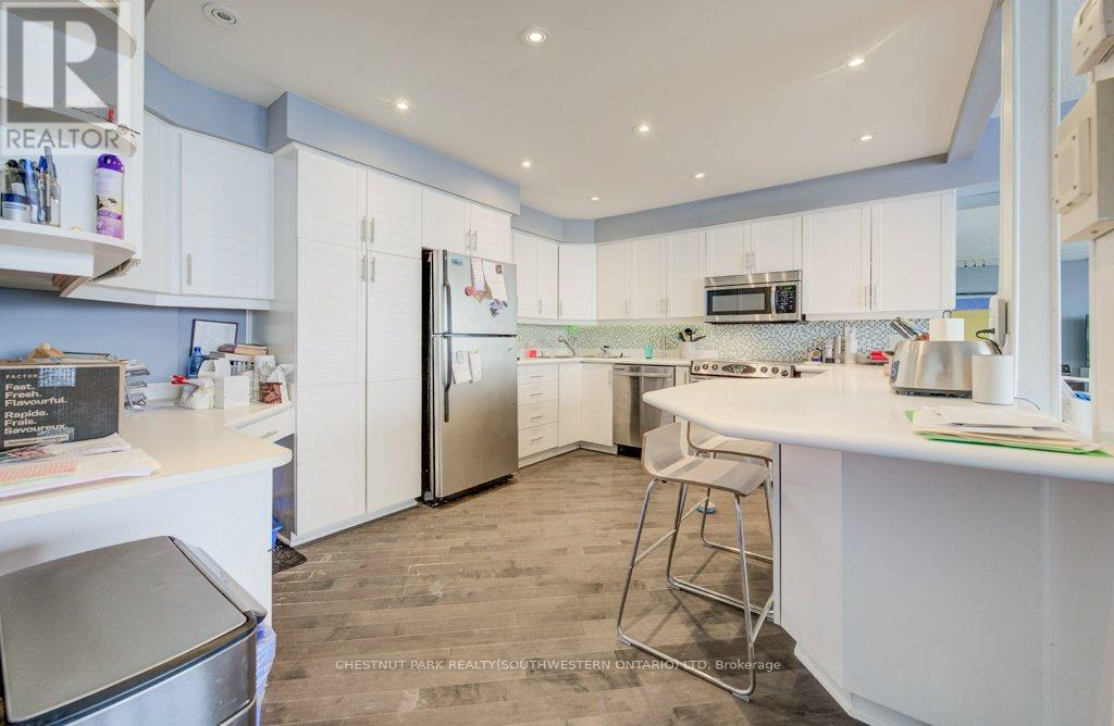 1017 - 33 Harbour Square, Toronto, Ontario  M5J 2G2 - Photo 7 - C12784908