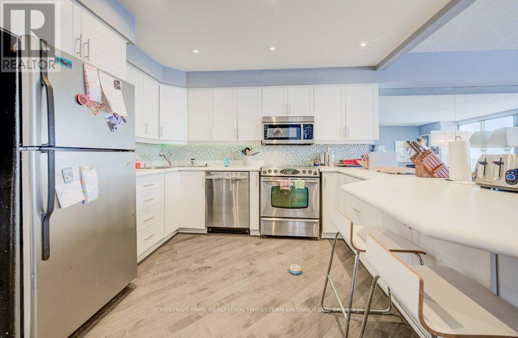 1017 - 33 Harbour Square, Toronto, Ontario  M5J 2G2 - Photo 8 - C12784908