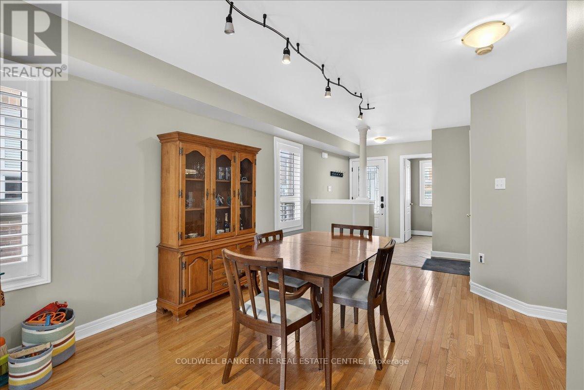 70 Margaret Graham Crescent, East Gwillimbury (Mt Albert), Ontario  L0G 1M0 - Photo 12 - N12784758