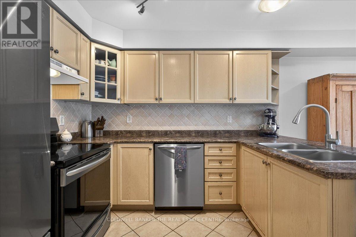 70 Margaret Graham Crescent, East Gwillimbury (Mt Albert), Ontario  L0G 1M0 - Photo 18 - N12784758