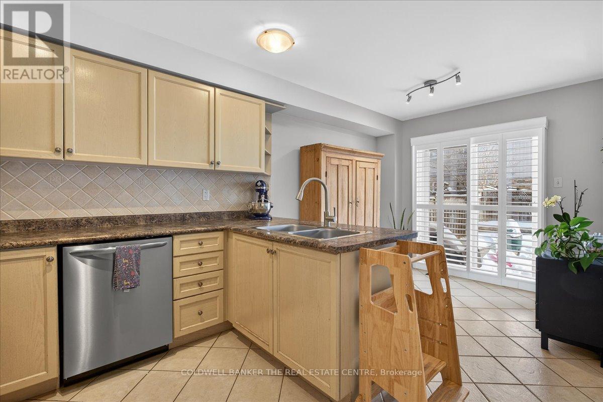 70 Margaret Graham Crescent, East Gwillimbury (Mt Albert), Ontario  L0G 1M0 - Photo 19 - N12784758