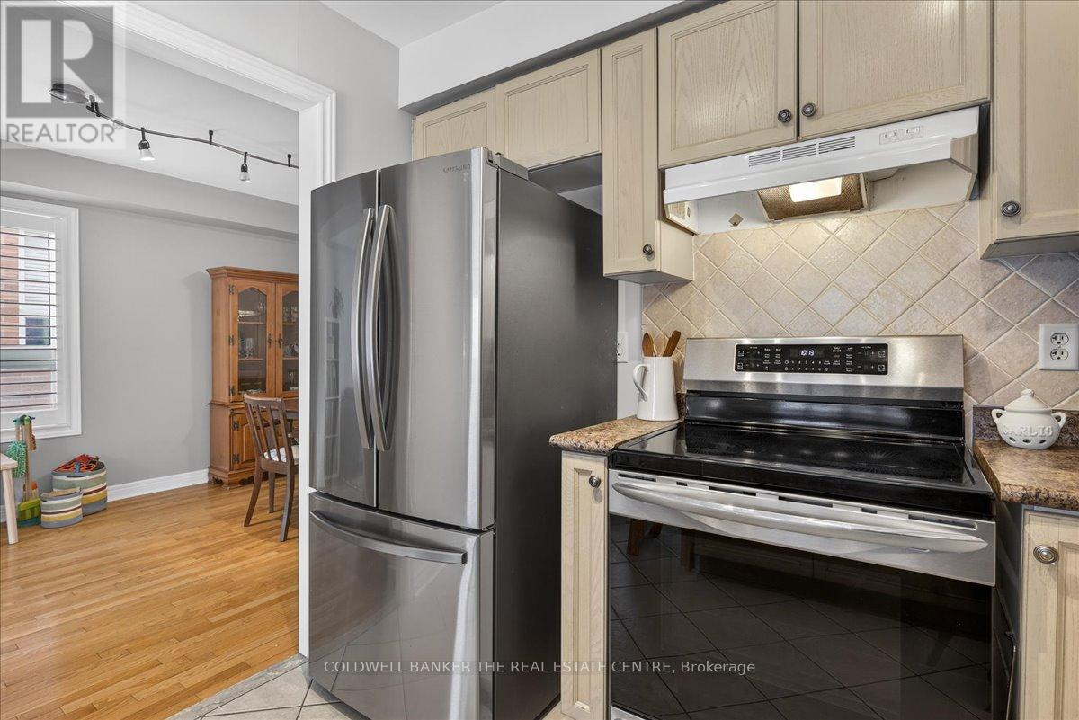 70 Margaret Graham Crescent, East Gwillimbury (Mt Albert), Ontario  L0G 1M0 - Photo 20 - N12784758