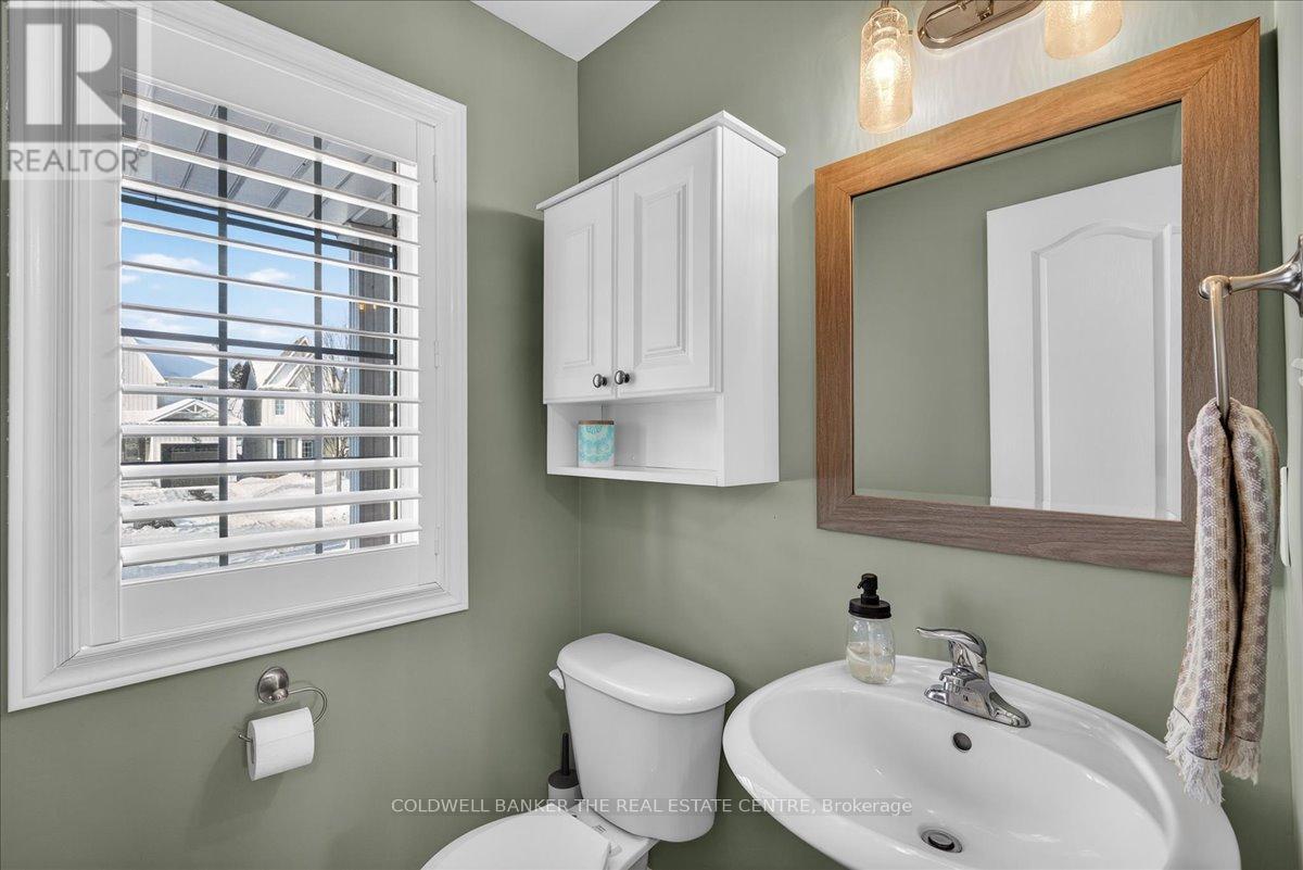 70 Margaret Graham Crescent, East Gwillimbury (Mt Albert), Ontario  L0G 1M0 - Photo 21 - N12784758