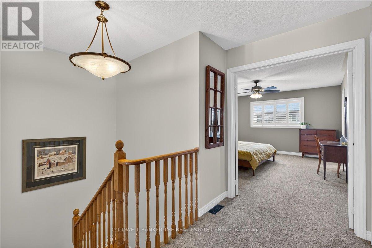 70 Margaret Graham Crescent, East Gwillimbury (Mt Albert), Ontario  L0G 1M0 - Photo 22 - N12784758