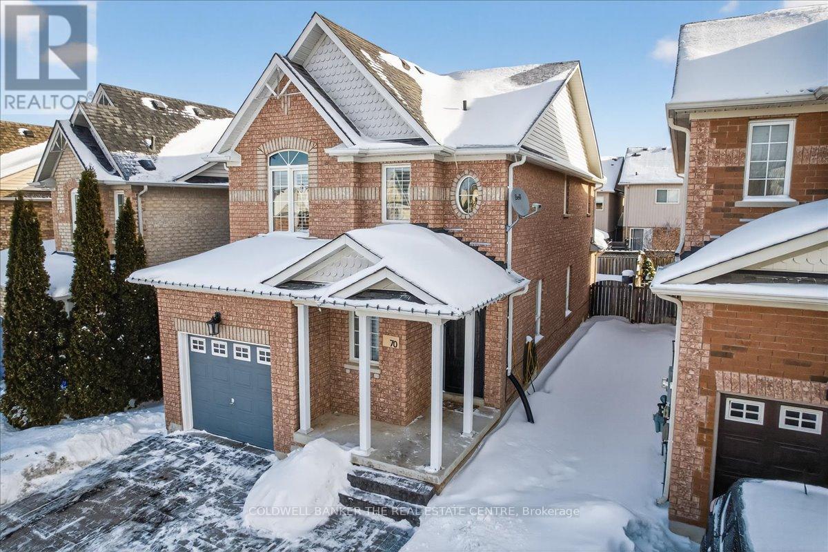 70 Margaret Graham Crescent, East Gwillimbury (Mt Albert), Ontario  L0G 1M0 - Photo 4 - N12784758