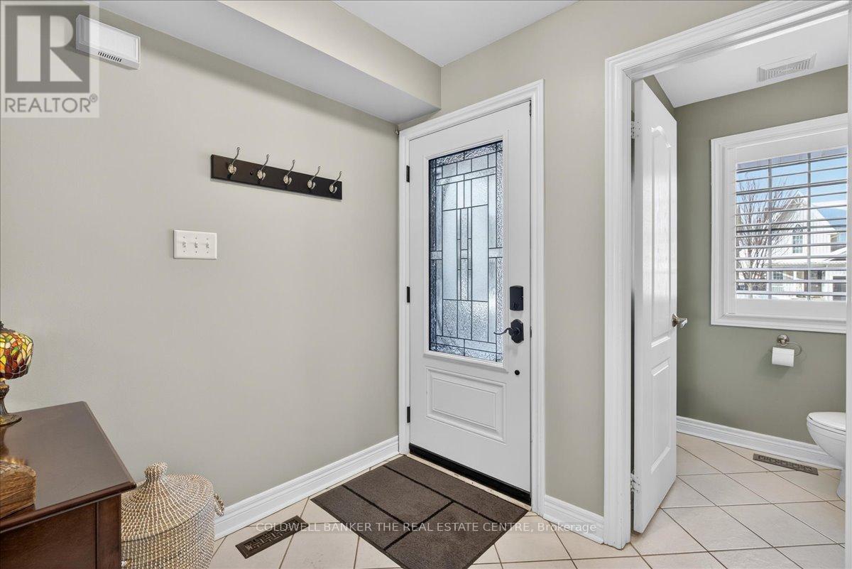 70 Margaret Graham Crescent, East Gwillimbury (Mt Albert), Ontario  L0G 1M0 - Photo 8 - N12784758