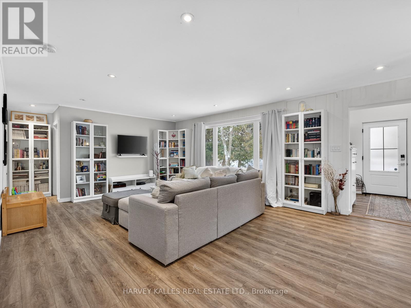 22 Second Street, Georgina, Ontario  L0E 1E0 - Photo 12 - N12784894