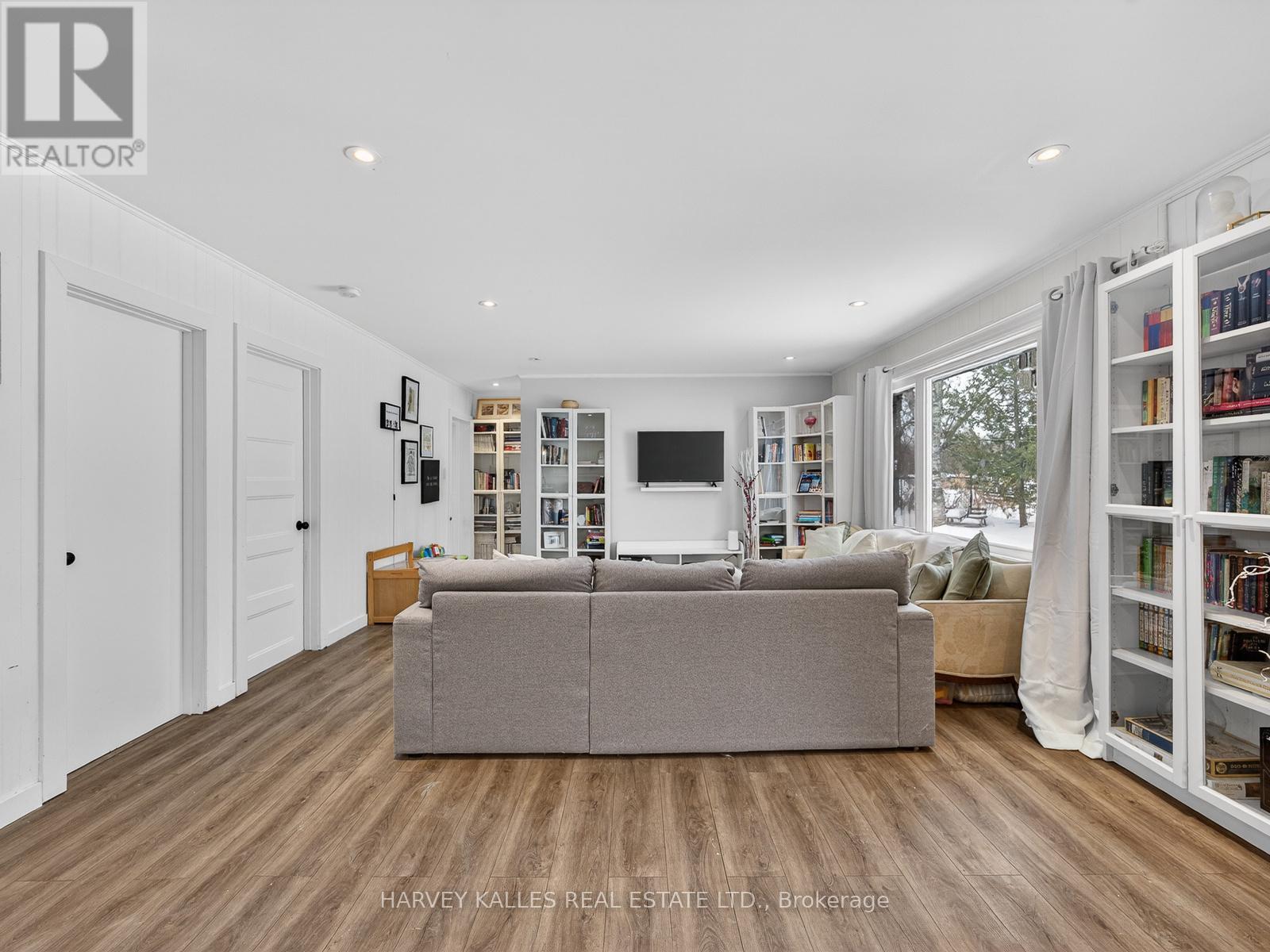 22 Second Street, Georgina, Ontario  L0E 1E0 - Photo 16 - N12784894