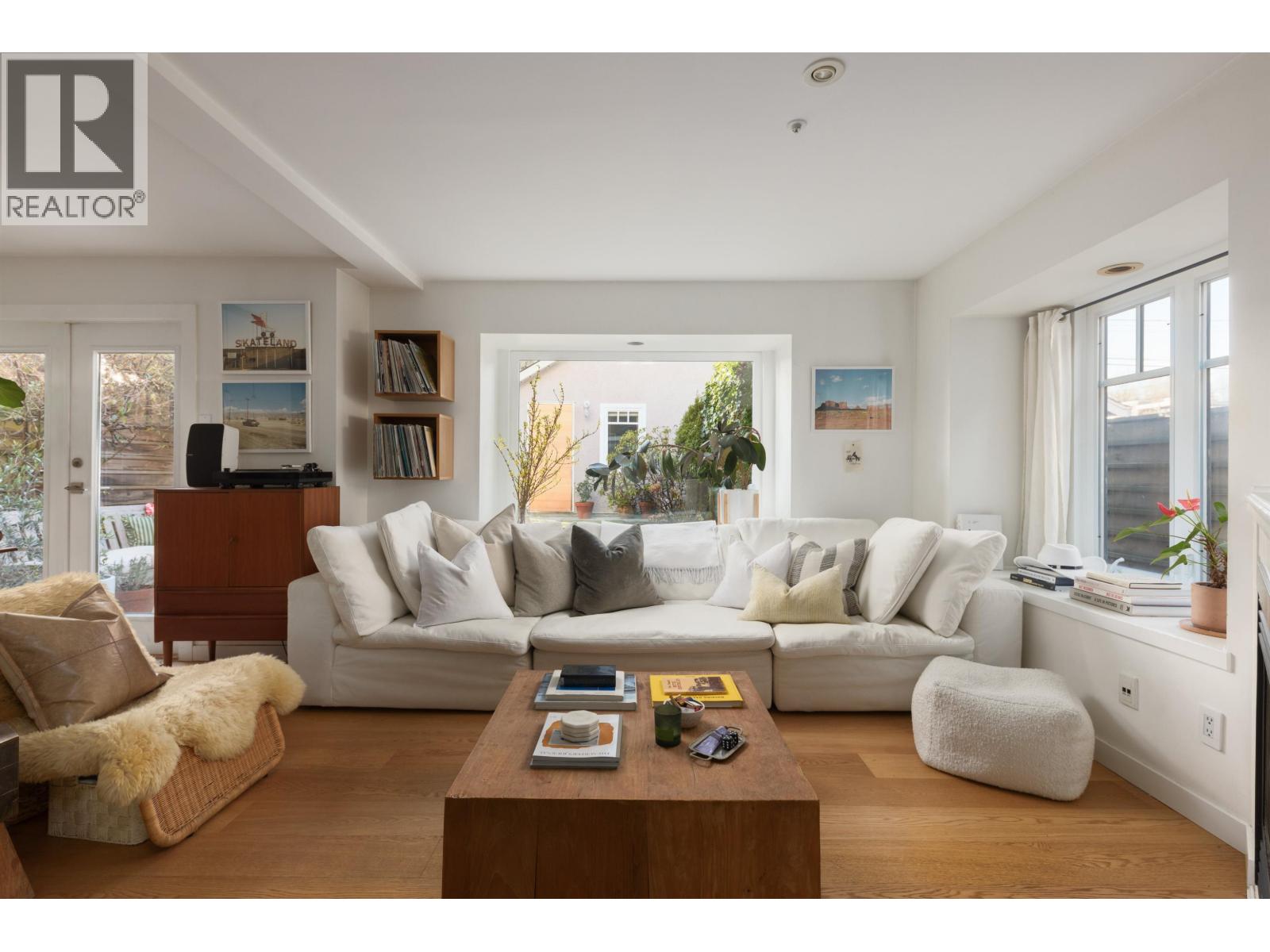 3260 W 8th Avenue, Vancouver, British Columbia  V6K 2C5 - Photo 2 - R3089197