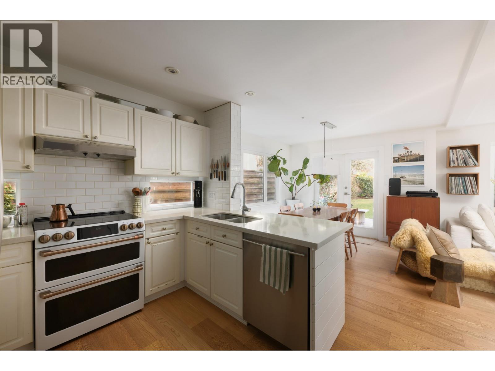 3260 W 8th Avenue, Vancouver, British Columbia  V6K 2C5 - Photo 14 - R3089197