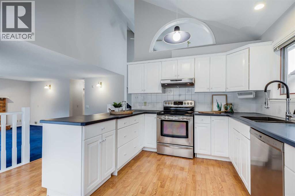 31 Scenic Hill Close Nw, Calgary, Alberta  T3L 1P2 - Photo 6 - A2282199