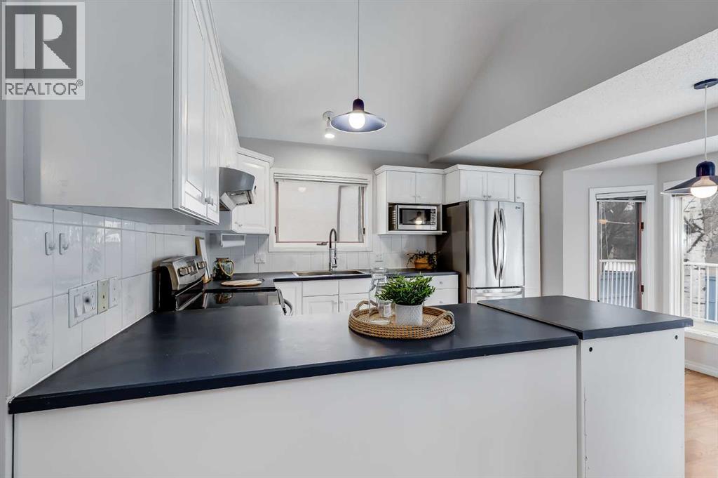 31 Scenic Hill Close Nw, Calgary, Alberta  T3L 1P2 - Photo 4 - A2282199