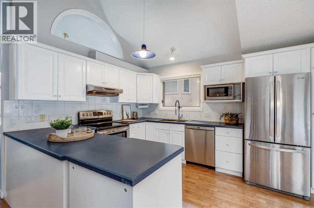 31 Scenic Hill Close Nw, Calgary, Alberta  T3L 1P2 - Photo 5 - A2282199