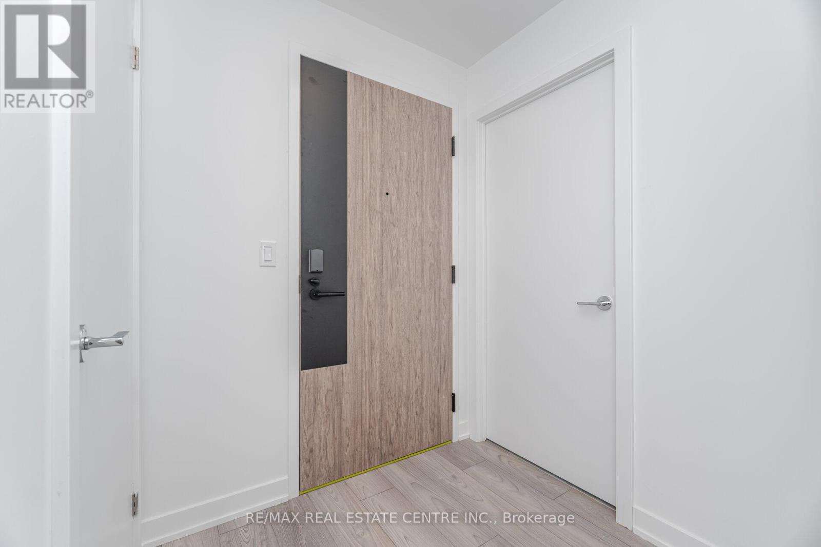 731 - 1007 The Queensway, Toronto, Ontario  M8Z 0C6 - Photo 4 - W12784778