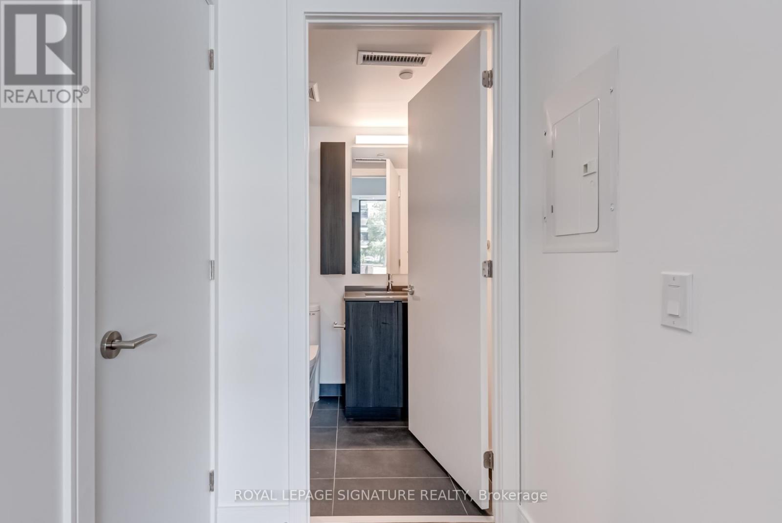 88 Agnes Street, Mississauga, Ontario  L5B 1J7 - Photo 10 - W12784810