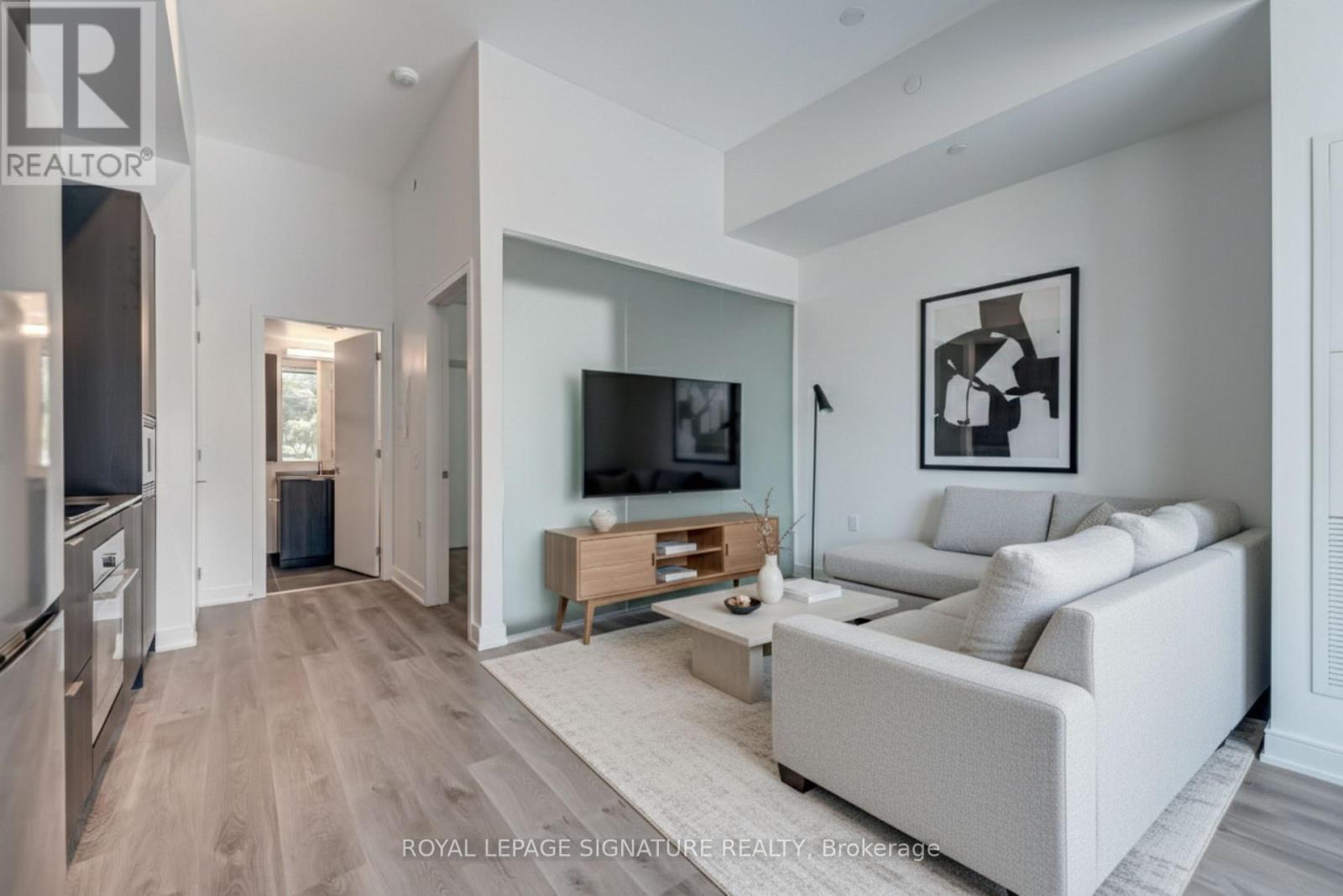 88 Agnes Street, Mississauga, Ontario  L5B 1J7 - Photo 4 - W12784810