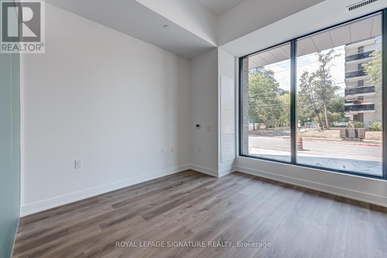 88 Agnes Street, Mississauga, Ontario  L5B 1J7 - Photo 5 - W12784810