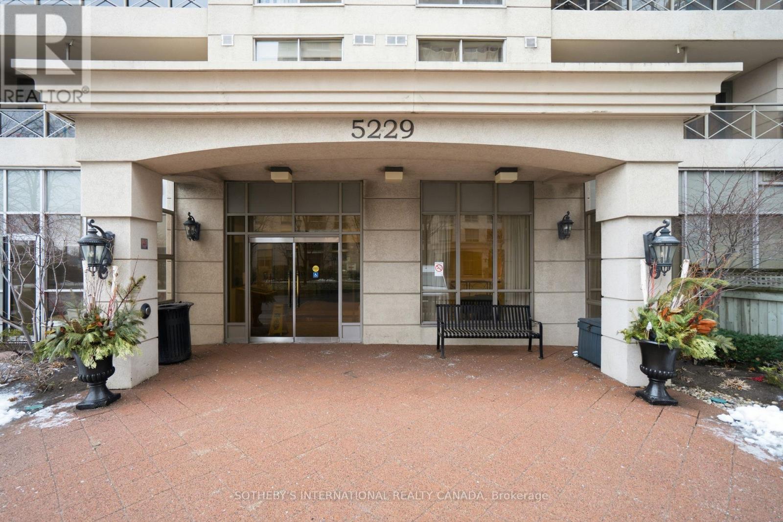 707 - 5229 Dundas Street W, Toronto, Ontario  M9B 6L9 - Photo 3 - W12784812