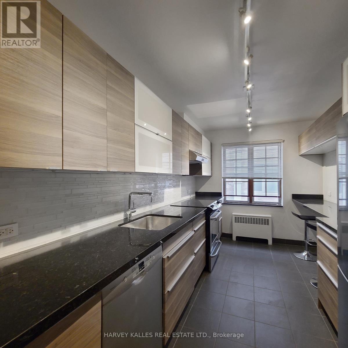 6 - 65 Old Mill Road, Toronto, Ontario  M8X 1G9 - Photo 2 - W12784834