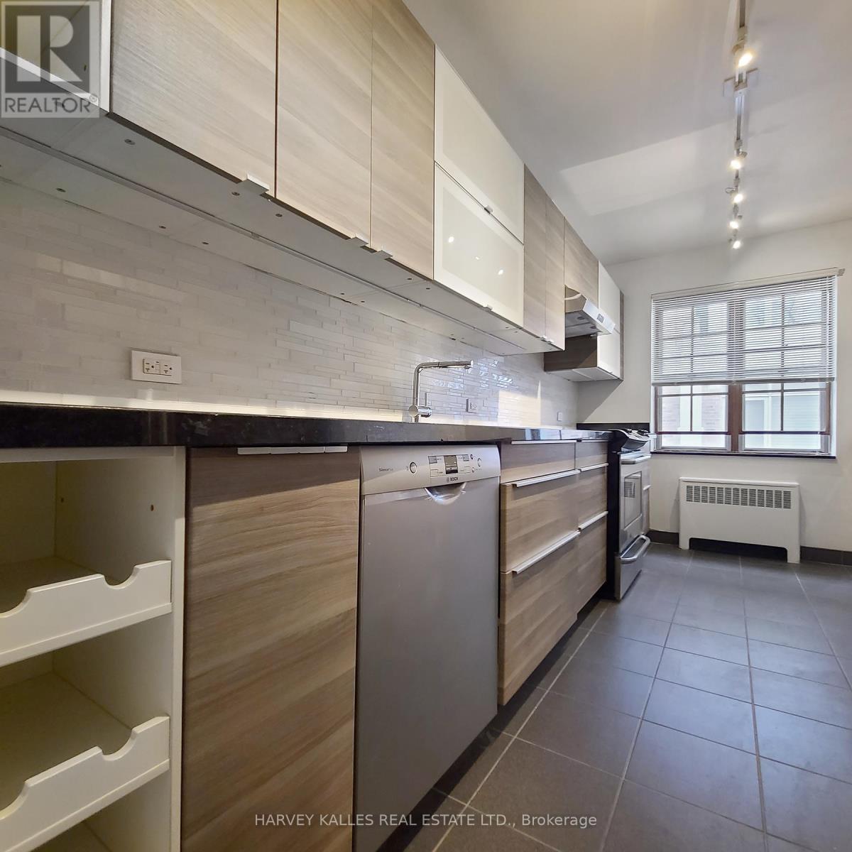 6 - 65 Old Mill Road, Toronto, Ontario  M8X 1G9 - Photo 3 - W12784834