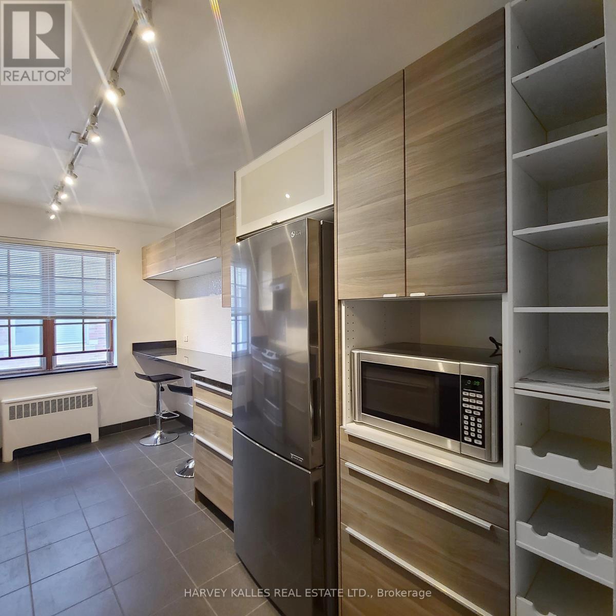 6 - 65 Old Mill Road, Toronto, Ontario  M8X 1G9 - Photo 4 - W12784834